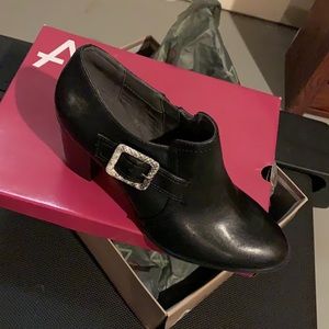 Black high heel size 10 Aerosoles